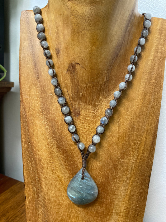 Labradorite Macrame Necklace